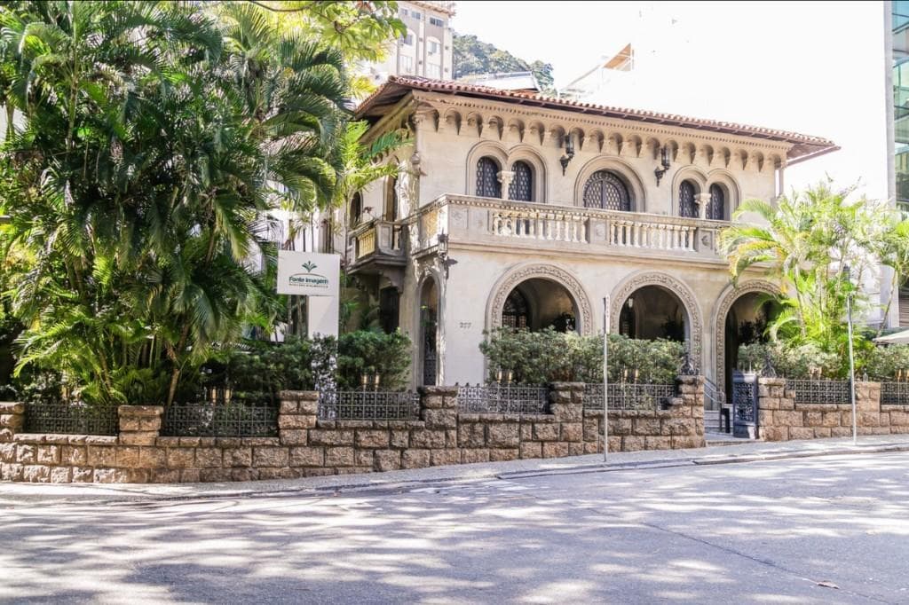 Fachada do Palacete Tavares, sede da Fonte Imagem Medicina Diagnóstica